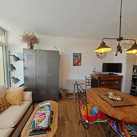 Apartment Vos Les Pieds Dans Le Sable. Saint-Pierre-la-Mer (Aude)